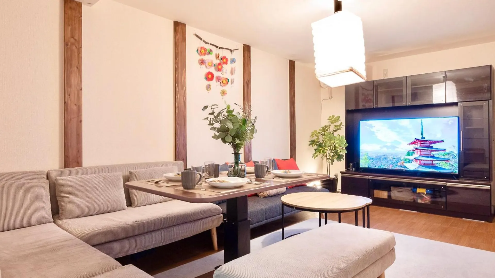 Kizuna 絆 - 5 Bedding In 2 Tatami Rooms, Max 11, 1 And A Half Bath Rooms, 30Min To Usj, Kaiyukan Aquarium & Namba, 12Min To Kyocera Dome, , Japanese Style Private House Rental Osaka