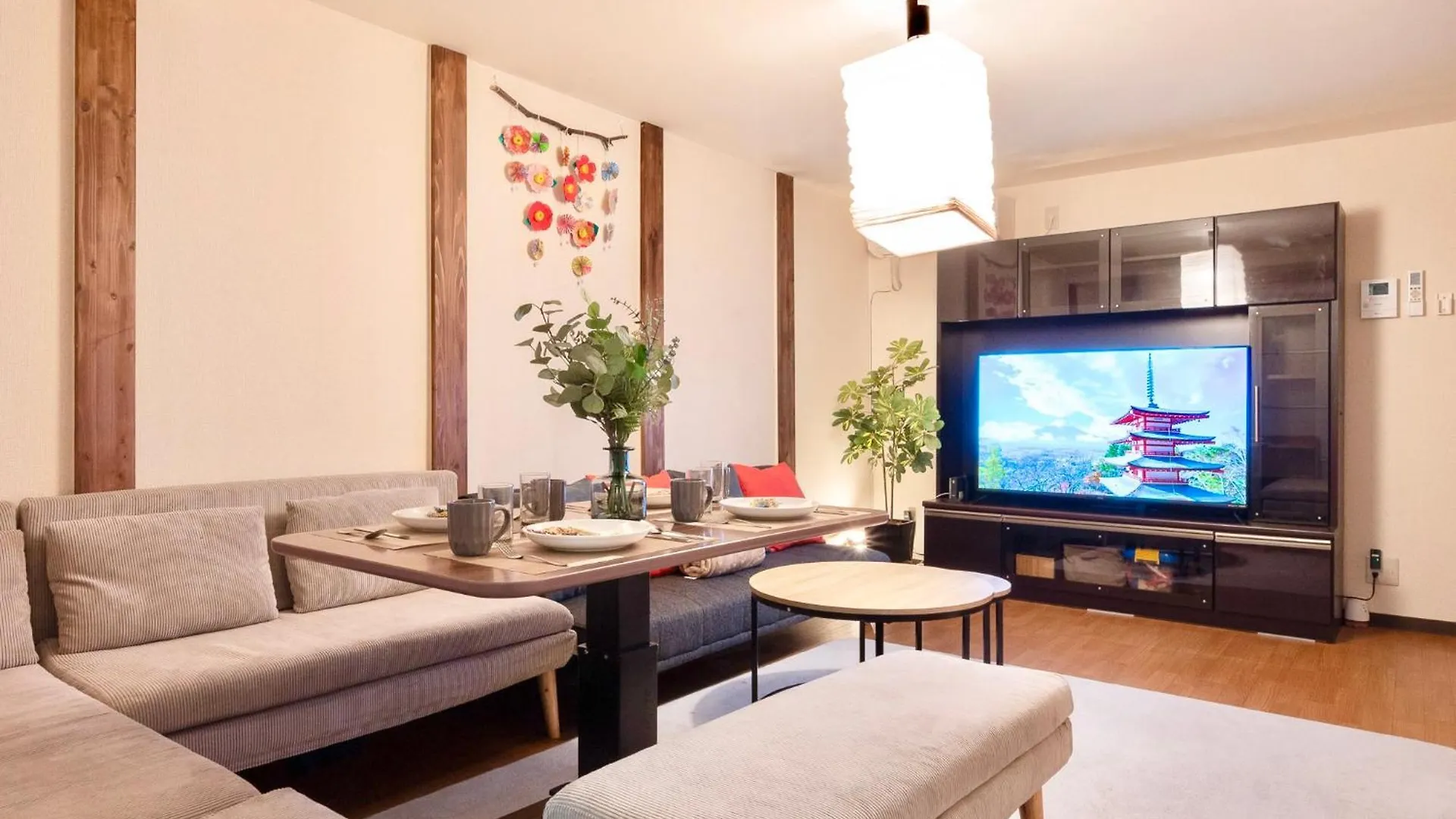 Kizuna 絆 - 5 Bedding In 2 Tatami Rooms, Max 11, 1 And A Half Bath Rooms, 30Min To Usj, Kaiyukan Aquarium & Namba, 12Min To Kyocera Dome, , Japanese Style Private House Rental Osaka