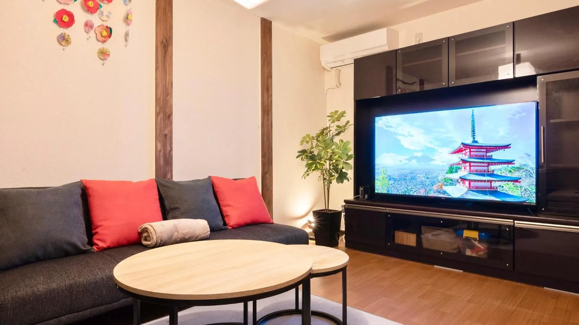 Kizuna 絆 - 5 Bedding In 2 Tatami Rooms, Max 11, 1 And A Half Bath Rooms, 30Min To Usj, Kaiyukan Aquarium & Namba, 12Min To Kyocera Dome, , Japanese Style Private House Rental Osaka Daire