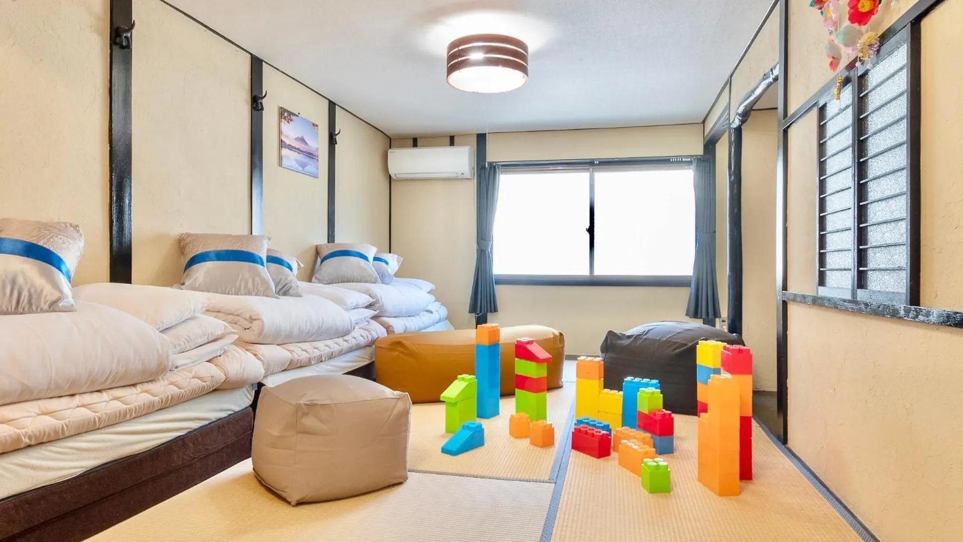 Kizuna 絆 - 5 Bedding In 2 Tatami Rooms, Max 11, 1 And A Half Bath Rooms, 30Min To Usj, Kaiyukan Aquarium & Namba, 12Min To Kyocera Dome, , Japanese Style Private House Rental Ósaka 0*,  Japonsko